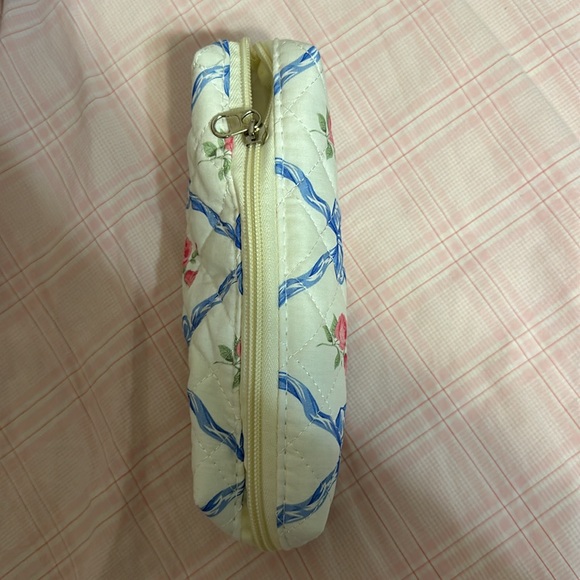 3 piece matching makeup/ toiletries set - Picture 3 of 11